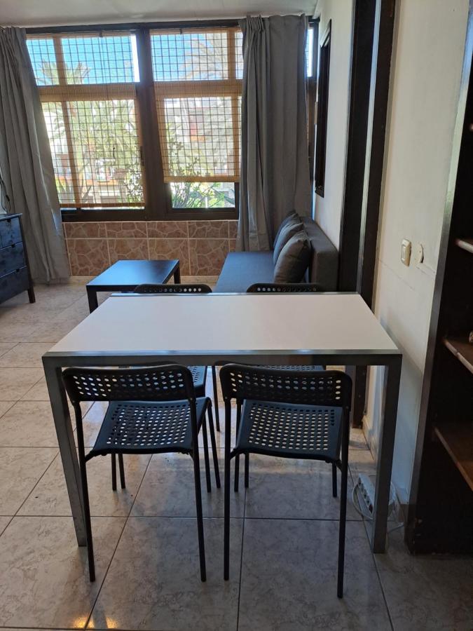 Primavera appartement tot 6 personen. Arona  Buitenkant foto