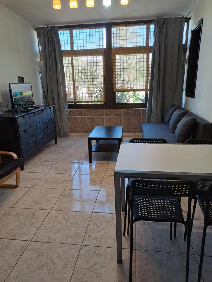 Primavera appartement tot 6 personen. Arona  Buitenkant foto