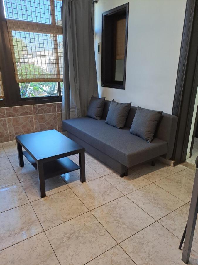 Primavera appartement tot 6 personen. Arona  Buitenkant foto