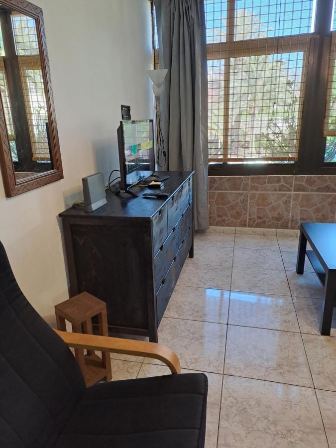Primavera appartement tot 6 personen. Arona  Buitenkant foto
