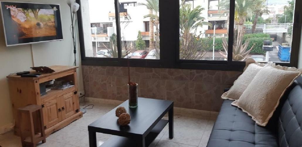 Primavera appartement tot 6 personen. Arona  Buitenkant foto